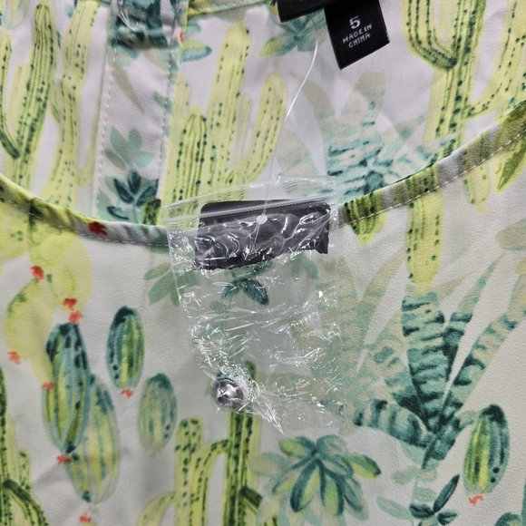 Torrid Shirt Womens 5X 5 Blouse Green Cactus Abbey Georgette Button Back Blouse - Picture 11 of 12
